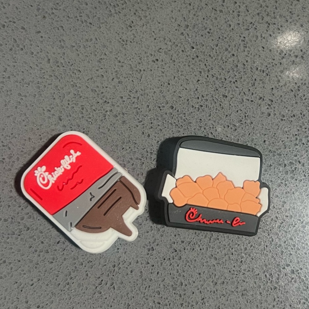 2 chick fa la crock charms